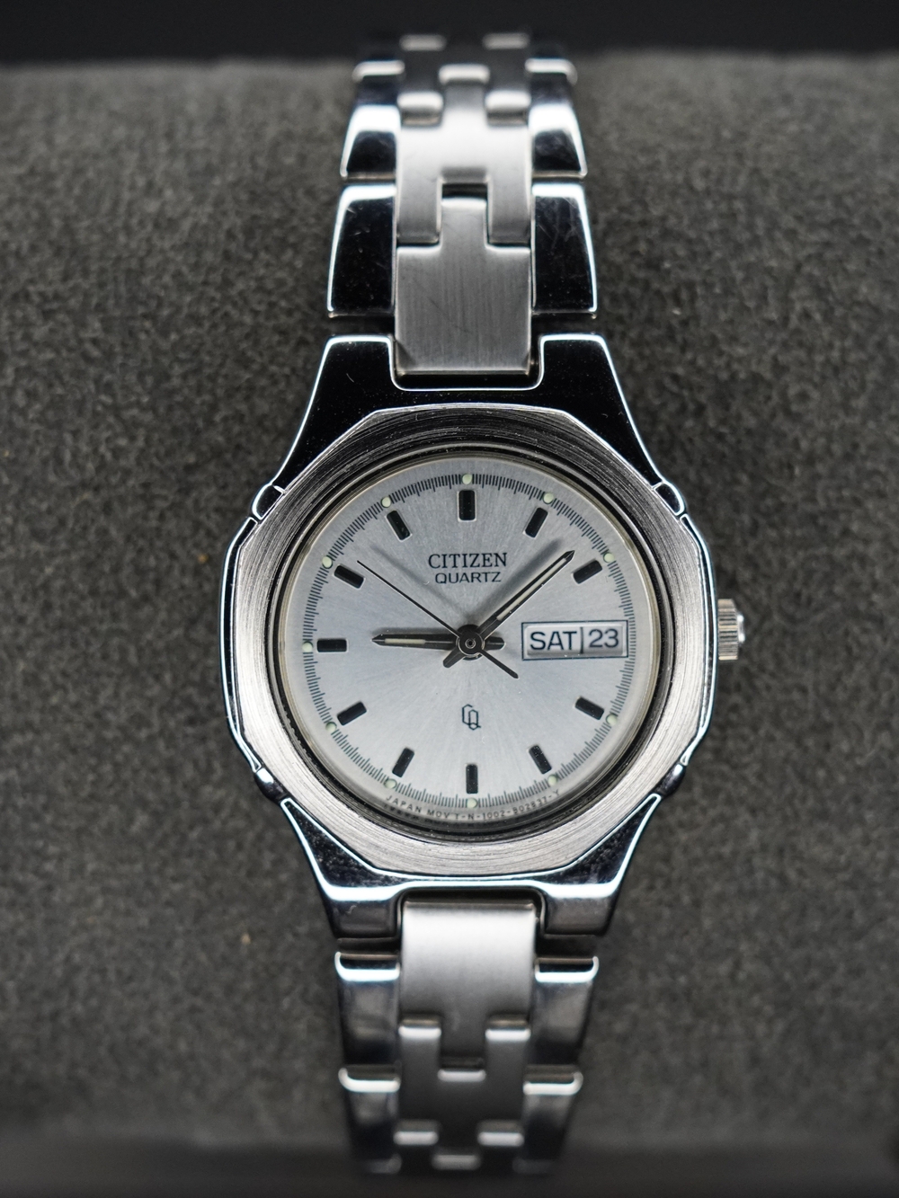 Vintage Citizen 1002-B04816 D Quartz Day-Date 26mm Silver Dial Watch